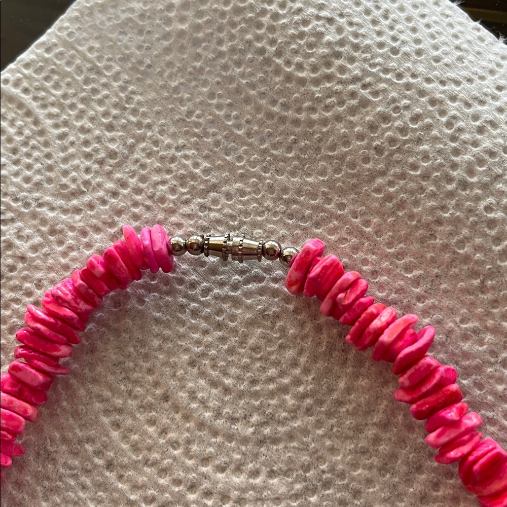 🎀🩷🌸 Pink Beaded Necklace(LOOKS LIKE POOKA SHELLS)🎀🤍🩷 - Picture 2 of 3